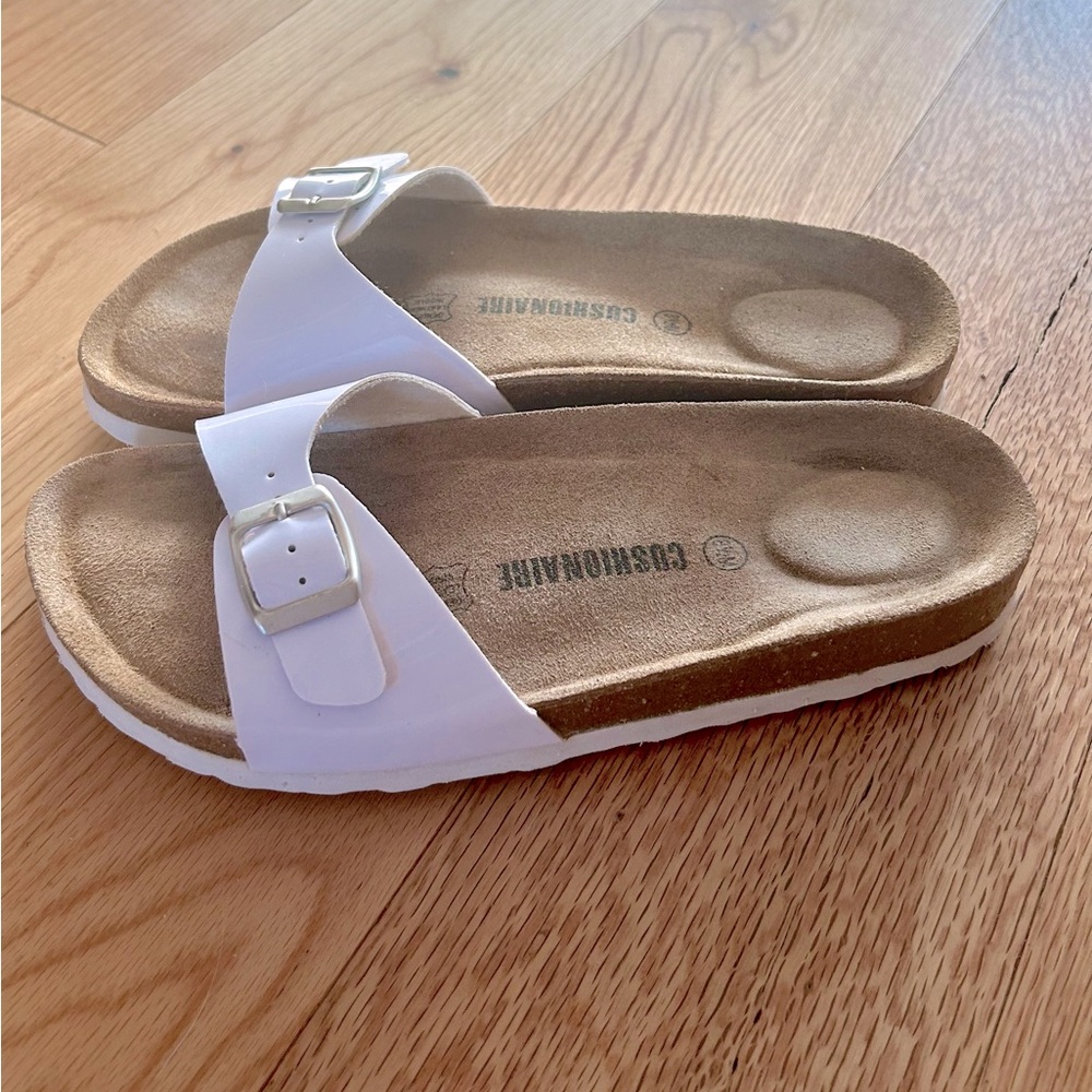 Cushionaire sandals
